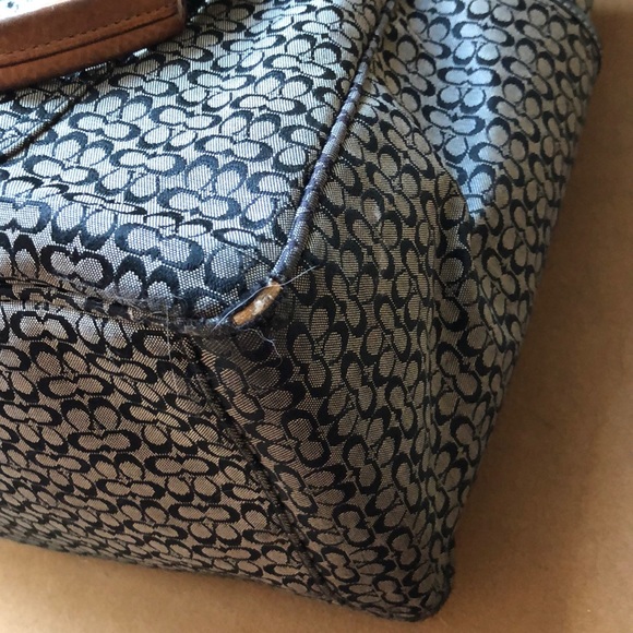 Coach signature C zipper tote in signature canvas - Picture 7 of 11